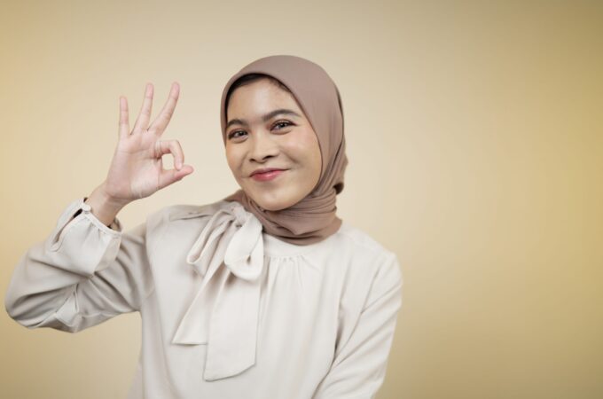 Hijab Bau Apek karena Polusi? Intip Rekomendasi Parfum Hijab yang Wanginya Tahan Lama!